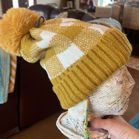 Buffalo Check Mustard Beanie With Pom NWT - Picture 3 of 5